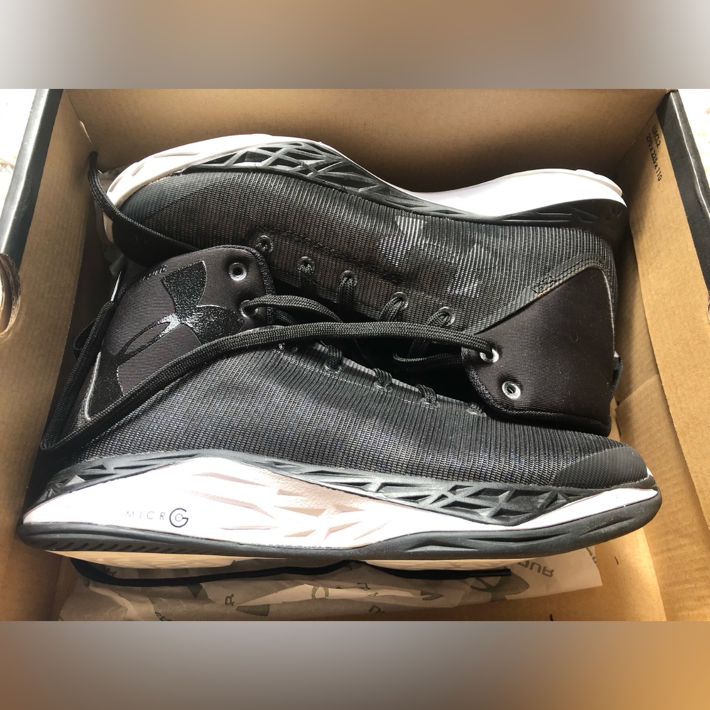 Under Armour Youth Fire Shot Basketball Shoes - NIB 4Y